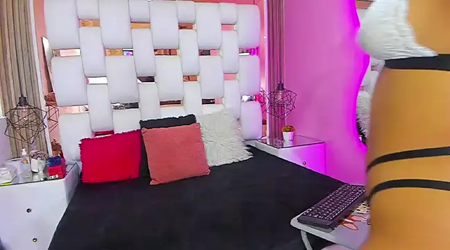 Snapshot of SolEvanss chatting on 11, 3, 2025 SolEvanss online show from 11, 3, 2025