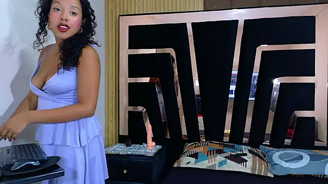 Snapshot of SolEvanss chatting on 8, 10, 2025 SolEvanss online show from 8, 10, 2025