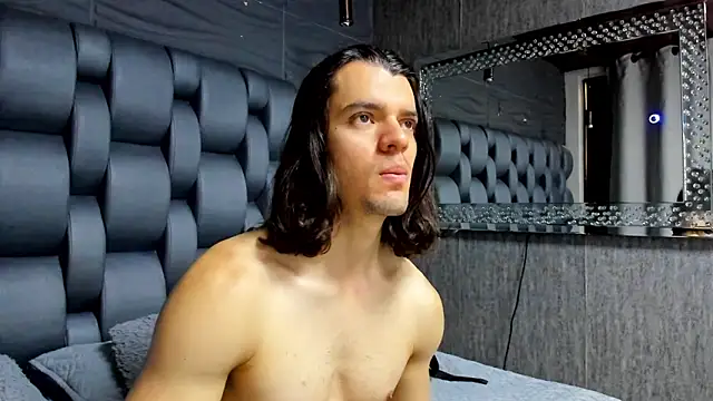 Snapshot of maxi_styles chatting on 4, 3, 2026 maxi styles online show from 4, 3, 2026