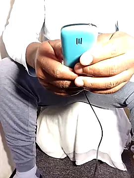 Snapshot of Dube501 chatting on 24, 11, 2025 Dube501 online show from 24, 11, 2025