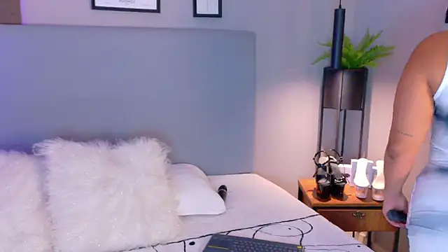 AlynAllen online show from 10, 11, 2025