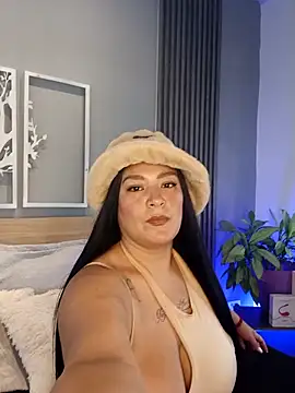 Snapshot of Elise-Leyton chatting on 14, 5, 2026 Elise-Leyton online show from 14, 5, 2026
