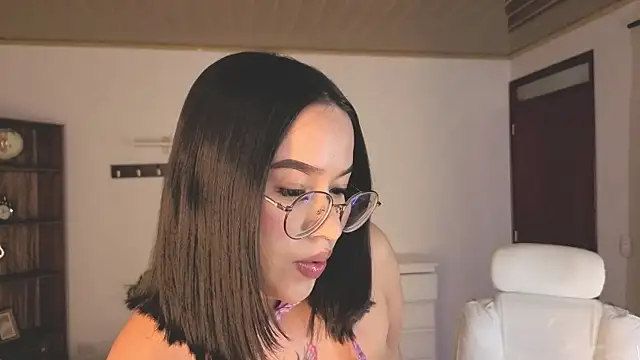 Renaxi Smith online show from 22, 7, 2026