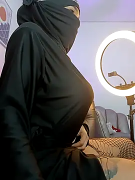 Snapshot of azahara_faraah chatting on 13, 10, 2025 azahara faraah online show from 13, 10, 2025