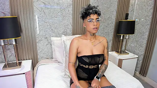 LuciaWallace online show from 17, 2, 2026