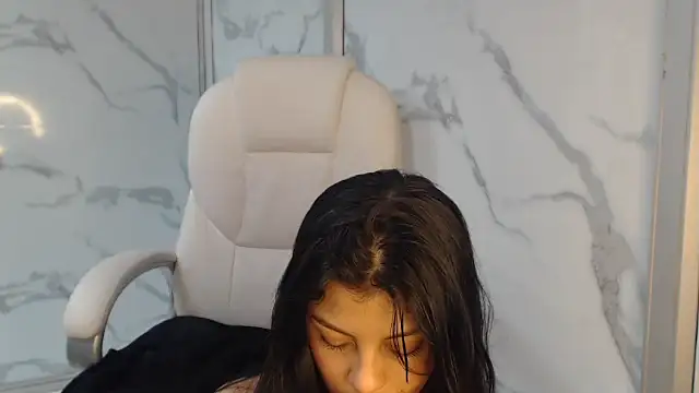 Salmaportman69 online show from 22, 2, 2025