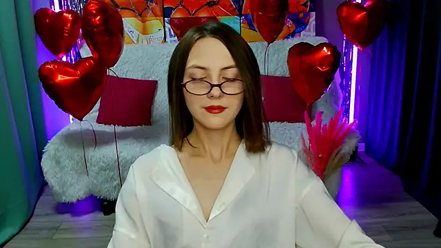 JesssWalker online show from 4, 3, 2025