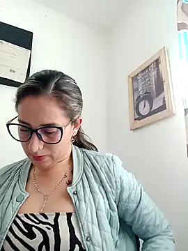 CHARLOTTE 1711 online show from 30, 1, 2025