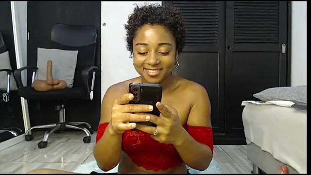 Snapshot of avis_lara chatting on 30, 4, 2026 avis lara online show from 30, 4, 2026