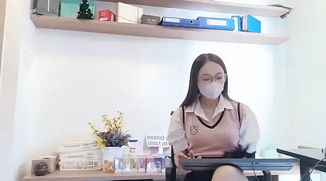 Snapshot of Lush-Office chatting on 18, 2, 2025 Lush-Office online show from 18, 2, 2025