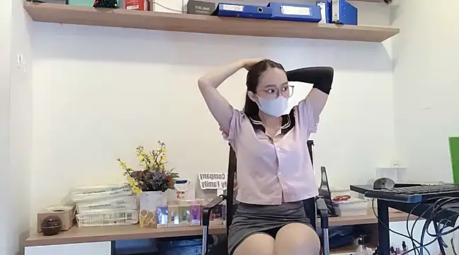 Snapshot of Lush-Office chatting on 19, 2, 2025 Lush-Office online show from 19, 2, 2025