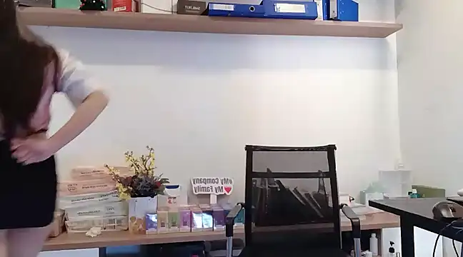 Snapshot of Lush-Office chatting on 19, 2, 2025 Lush-Office online show from 19, 2, 2025