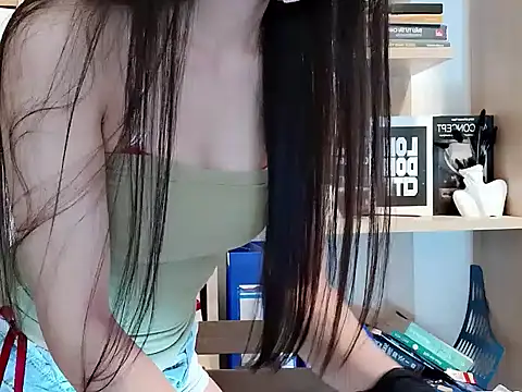 Snapshot of Lush-Office chatting on 16, 10, 2025 Lush-Office online show from 16, 10, 2025