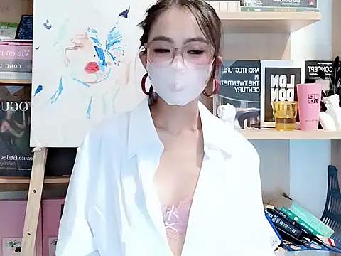 Snapshot of Lush-Office chatting on 18, 10, 2025 Lush-Office online show from 18, 10, 2025