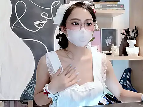 Snapshot of Lush-Office chatting on 8, 11, 2025 Lush-Office online show from 8, 11, 2025