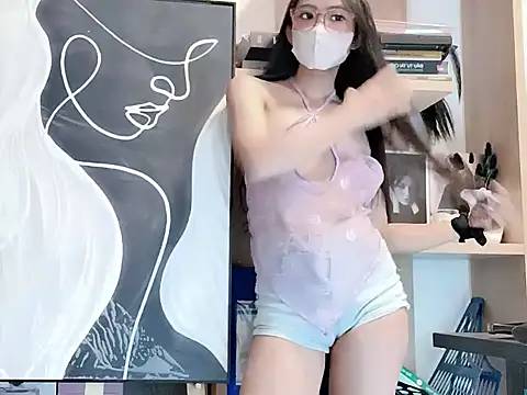 Snapshot of Lush-Office chatting on 19, 11, 2025 Lush-Office online show from 19, 11, 2025