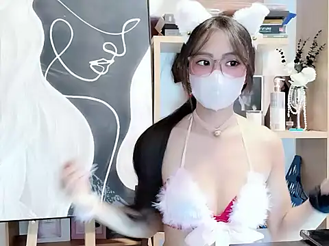 Snapshot of Lush-Office chatting on 20, 11, 2025 Lush-Office online show from 20, 11, 2025