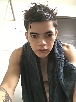 Latinos 2001 online show from 13, 11, 2025