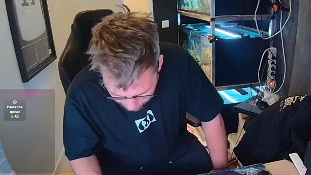 Snapshot of justinitt chatting on 2, 2, 2025 justinitt online show from 2, 2, 2025