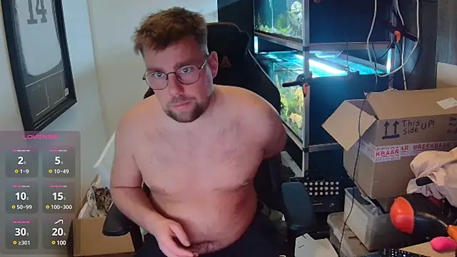 Snapshot of justinitt chatting on 4, 2, 2025 justinitt online show from 4, 2, 2025