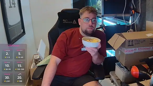 Snapshot of justinitt chatting on 5, 2, 2025 justinitt online show from 5, 2, 2025