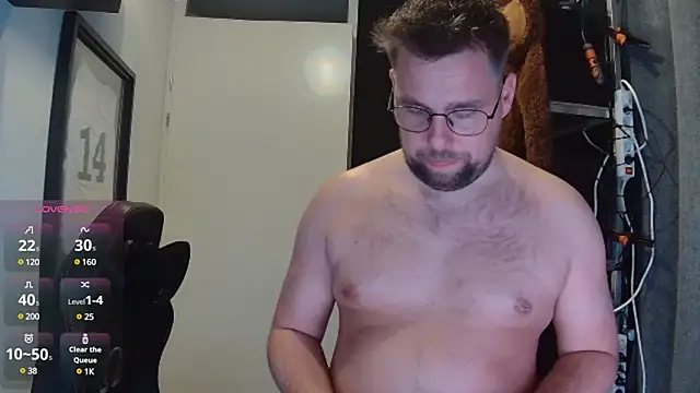 Snapshot of justinitt chatting on 10, 2, 2025 justinitt online show from 10, 2, 2025