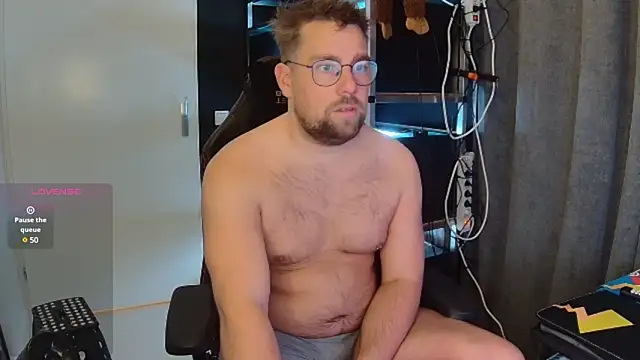 Snapshot of justinitt chatting on 11, 2, 2025 justinitt online show from 11, 2, 2025