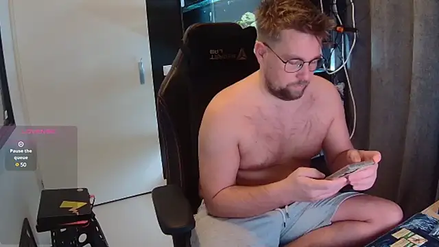 Snapshot of justinitt chatting on 11, 2, 2025 justinitt online show from 11, 2, 2025