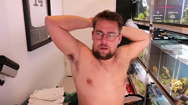 Snapshot of justinitt chatting on 6, 3, 2025 justinitt online show from 6, 3, 2025