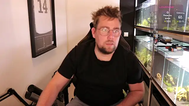 Snapshot of justinitt chatting on 12, 3, 2025 justinitt online show from 12, 3, 2025