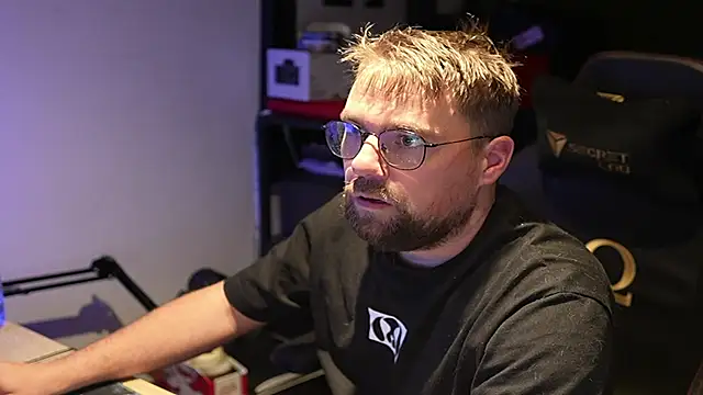 Snapshot of justinitt chatting on 10, 9, 2025 justinitt online show from 10, 9, 2025