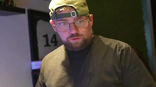 Snapshot of justinitt chatting on 10, 9, 2025 justinitt online show from 10, 9, 2025