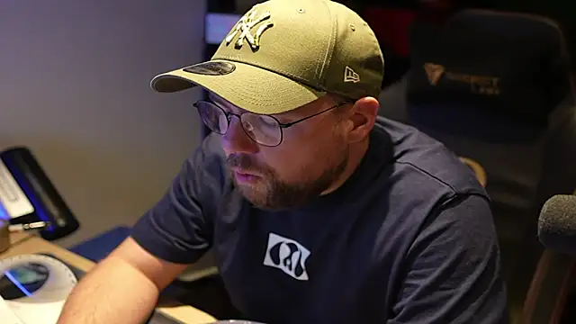 Snapshot of justinitt chatting on 11, 9, 2025 justinitt online show from 11, 9, 2025