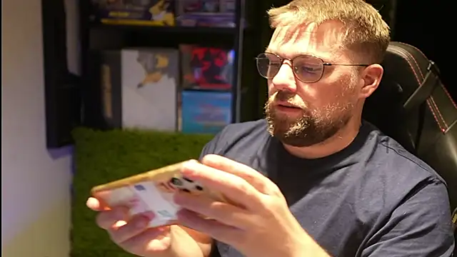 Snapshot of justinitt chatting on 15, 9, 2025 justinitt online show from 15, 9, 2025