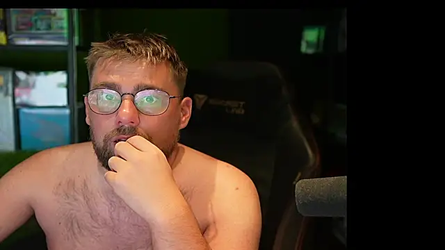 Snapshot of justinitt chatting on 17, 9, 2025 justinitt online show from 17, 9, 2025