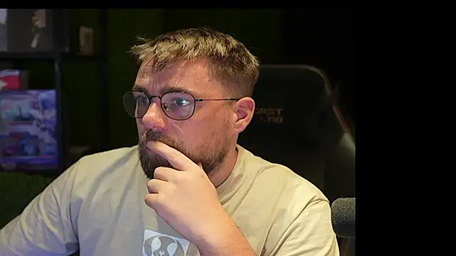 Snapshot of justinitt chatting on 20, 9, 2025 justinitt online show from 20, 9, 2025