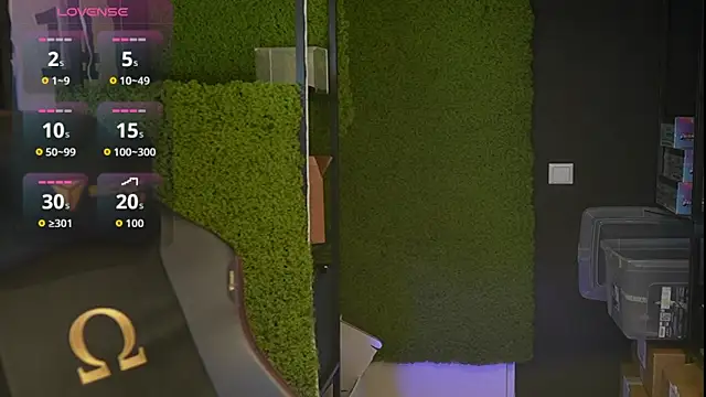 Snapshot of justinitt chatting on 8, 10, 2025 justinitt online show from 8, 10, 2025