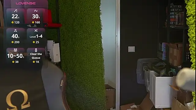 Snapshot of justinitt chatting on 10, 10, 2025 justinitt online show from 10, 10, 2025