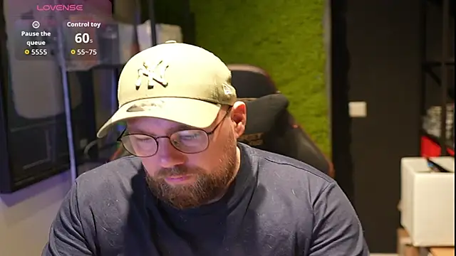 Snapshot of justinitt chatting on 16, 10, 2025 justinitt online show from 16, 10, 2025