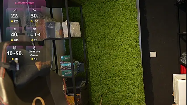 Snapshot of justinitt chatting on 17, 10, 2025 justinitt online show from 17, 10, 2025