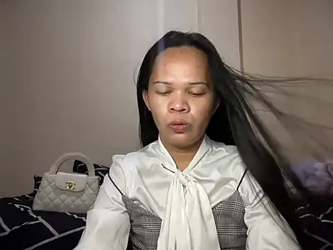 SophiaCourthaway online show from 26, 6, 2026