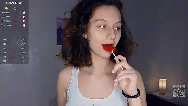 Leya Curly online show from 2, 3, 2025