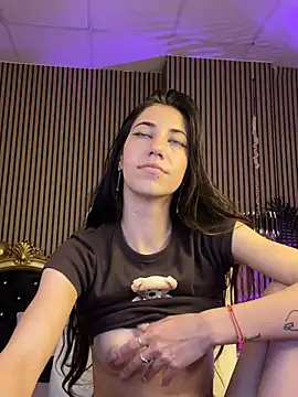 Snapshot of KeylaBlair chatting on 7, 3, 2025 KeylaBlair online show from 7, 3, 2025