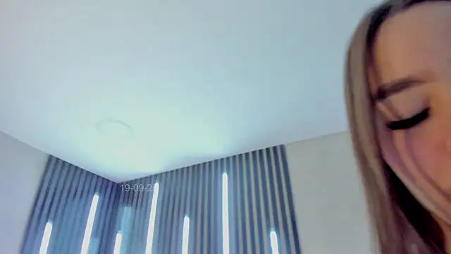 Stefanyduque1 online show from 19, 9, 2025