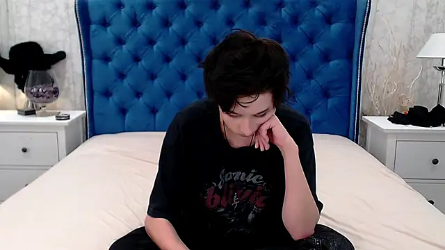 Snapshot of via_mayer_ chatting on 21, 10, 2025 via mayer online show from 21, 10, 2025