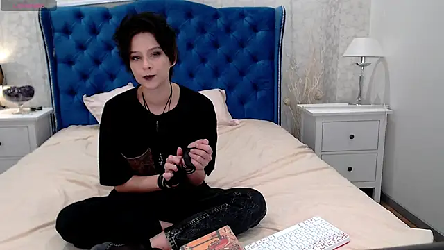 Snapshot of via_mayer_ chatting on 23, 10, 2025 via mayer online show from 23, 10, 2025