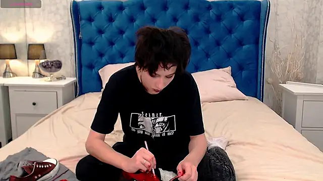 Snapshot of via_mayer_ chatting on 25, 10, 2025 via mayer online show from 25, 10, 2025