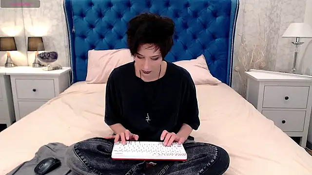 Snapshot of via_mayer_ chatting on 26, 10, 2025 via mayer online show from 26, 10, 2025