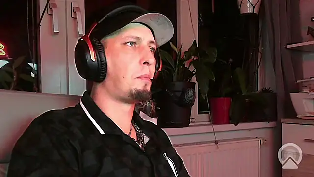 Snapshot of Skullkeeper1984 chatting on 15, 10, 2025 Skullkeeper1984 online show from 15, 10, 2025