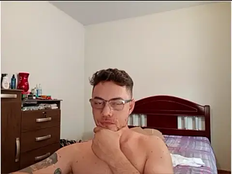 Snapshot of Dyllan__ chatting on 13, 4, 2026 Dyllan online show from 13, 4, 2026